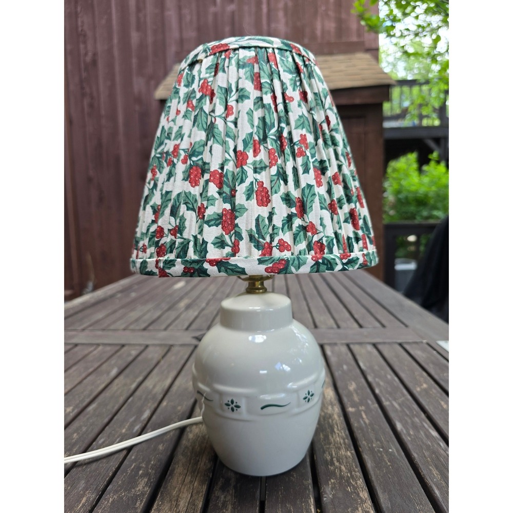 Longaberger Pottery Woven Traditions Ceramic Accent Lamp & Holly Berry Shade